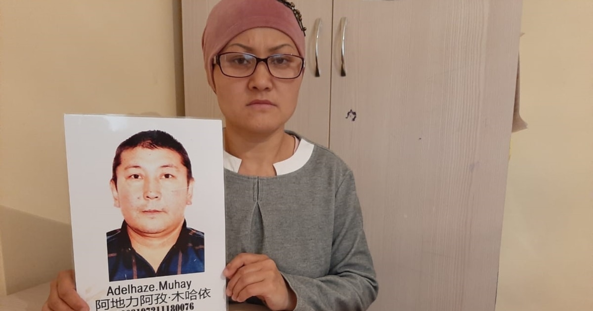 Сексуалды Карьян қыздары Жігіттердің қалай шешінетіні туралы видео