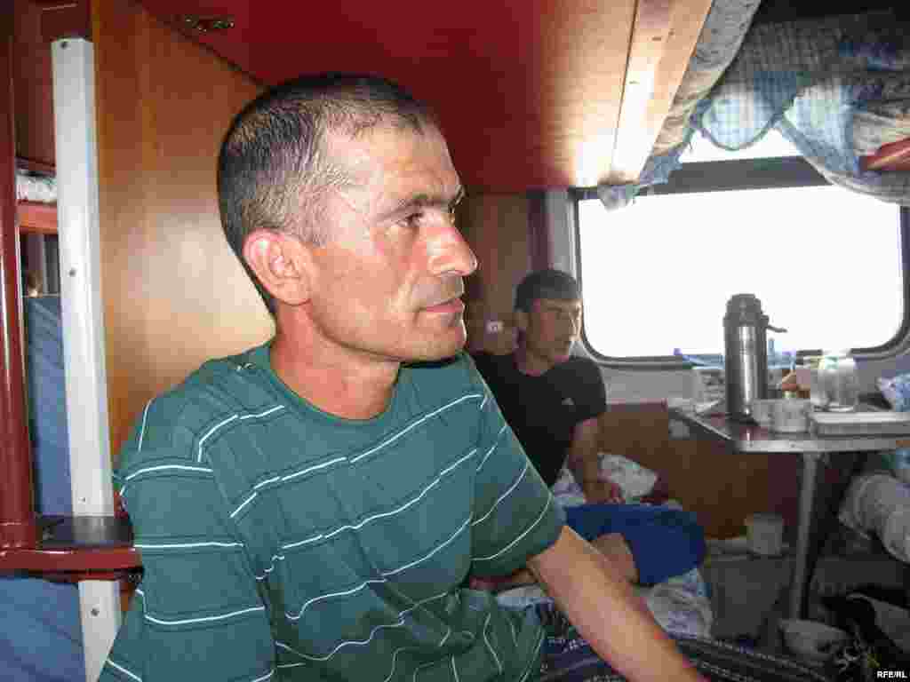 Russia -- Dzhamshet Nabiev, Dushanbe-Moscow train for Shakirov migrant story, Jun2009 - Russia -- Dzhamshet Nabiev, Dushanbe-Moscow train for Shakirov migrant story, Jun2009 