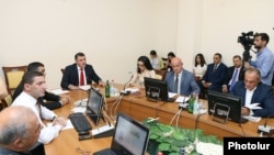 Armenia - Gevorg Kostanian chairs a session of an ad hoc parliamentary commission in Yerevan, 26 September 2018.