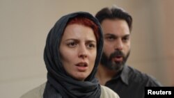 «Bir ayrılıq» filmindən kadrda Leila Hatami və Peyman Moadi