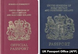 A régi, EU-s bordó és a Brexit utáni, ismét kék brit útlevél