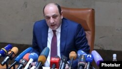 Armenia - Minister for Economic Development and Investments Suren Karayan holds a news conference in Yerevan, 28Dec2016.