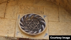 Камень с арабской вязью, который украли в Гамсутле
