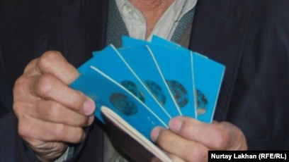 Қоғамдық көлікте жалаңаш әйелдердің жаңа кездейсоқ көріністері