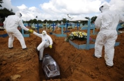 Похороны жертв COVID-19 в городе Манаус, столице бразильской Амазонии. Январь 2021 года
