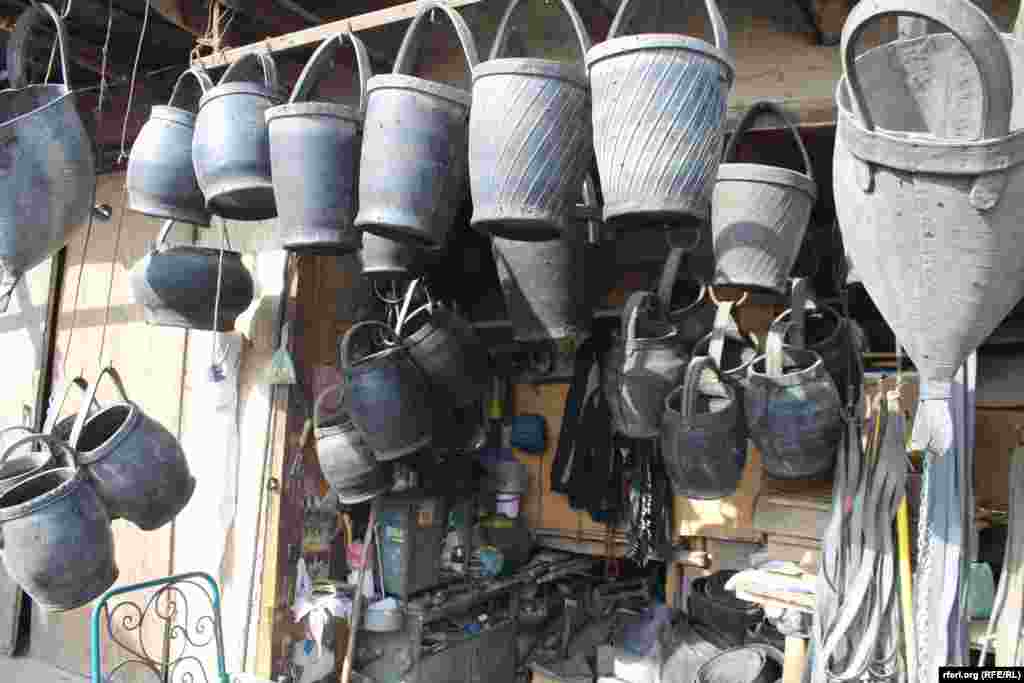 Afghanistan -- making rubber bucket, string, chair and table from used car tires in Kabul, 29 November 2015 