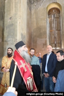 ზაზა ვაშაყმაძე და მიტროპოლიტი თეოდორე ჭუაძე ქურმუხის ტაძარში. 2023 წლის 6 მაისი
