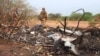 Французские солдаты ведут поисковые работы на месте крушения алжирского лайнера в Мали 
