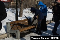 Нодовцы в Красноярске скрывали лица, но демонстрировали оружие