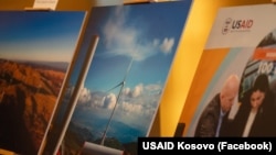 USAID-i në dhjetor 2024 ndihmoi Qeverinë e Kosovës të nisë ankandin e parë konkurrues për energjinë e erës në Kosovë.