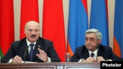 Armenia -- 's President Serzh Sarkisian (R) and his Belarusian counterpart Aleksandr Lukashenko at a joint press conference in Yerevan, 13May2013. 