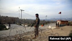 Kontrolni punkt afganistanskih snaga u blizini baze Bagram
