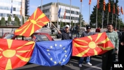 Граѓаните ја прославуваат препораката на ЕК за преговори со Македонија за членство во ЕУ,2009