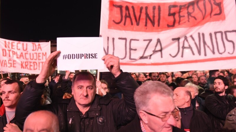 Više od 10.000 građana na protestu u Podgorici
