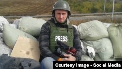 Ukraine--RFE/RL Ukrainian Service Correspondent Levko Stek on the front line of the conflict between pro-Russian separatists and the Ukrainian army near Debal'cevo, eastern Ukraine. September, 2014.