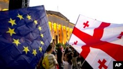 ევროპული ინტეგრაციის მხარდამჭერთა აქცია საქართველოს პარლამენტთან. 2022 წლის 3 ივლისი