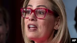 Senatoarea independentă de Arizona, Krysten Sinema