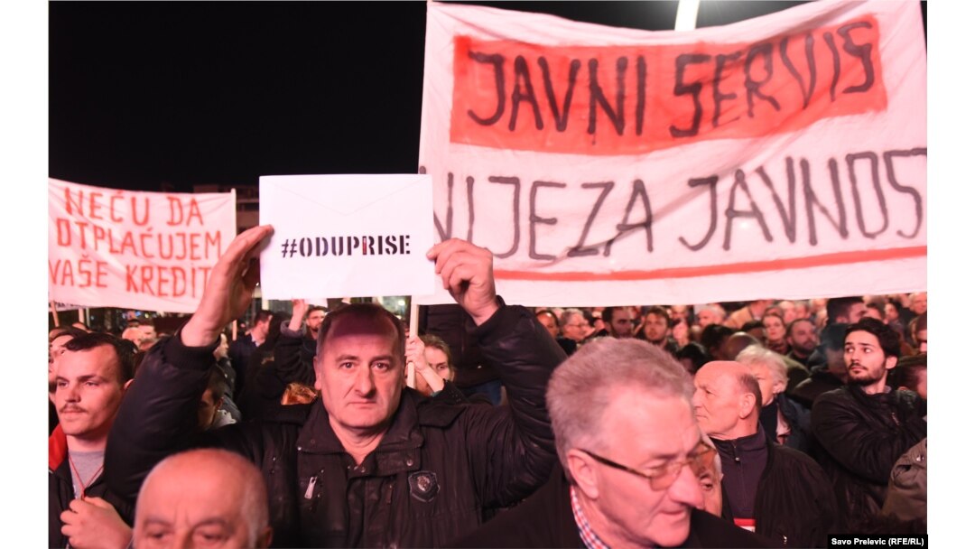 Više od 10.000 građana na protestu u Podgorici