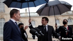 La Paris, premierul slovac Igor Matovic și președintele francez Emmanuel Macron, Palatul Elysee, 3 februarie 2021