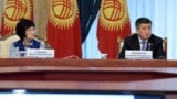Президент Сооронбай Жээнбеков менен Жогорку соттун төрайымы Айнаш Токбаева. 17-май, 2018-жыл