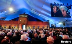 Supravieţuitori ai Holocaustului, în primele rânduri la ceremonia de la Auschwitz-Birkenau, în apropiere de Oswiecim, 27 ianuarie 2015