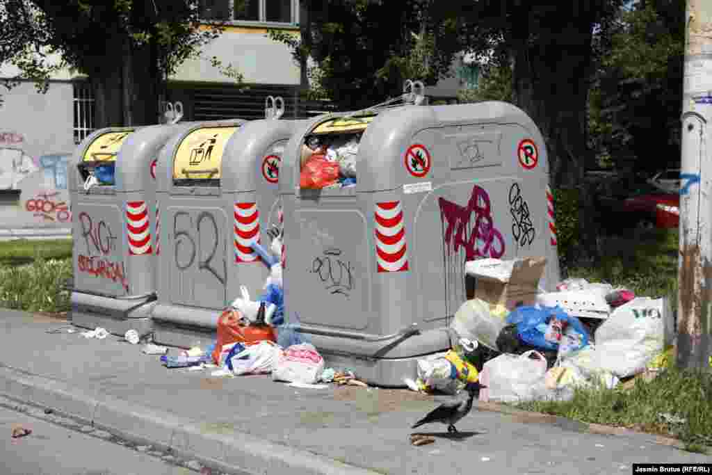 U aprilu je iz Vlade Kantona Sarajevo najavljena &quot;velika proljetna akcija čišćenje&quot;. Mjesec dana kasnije ovo je redovan prizor na ulicama grada.&nbsp;