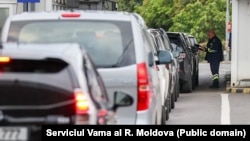 Majoritatea românilor vor plăti taxe mai mari pentru autoturismele lor. Fotografie generică.
