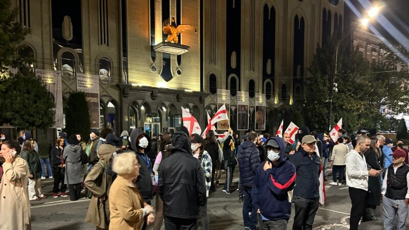 პოლიციამ დააკავა, სავარაუდოდ, წუხანდელი აქციის კიდევ რამდენიმე მონაწილე - განახლებადი