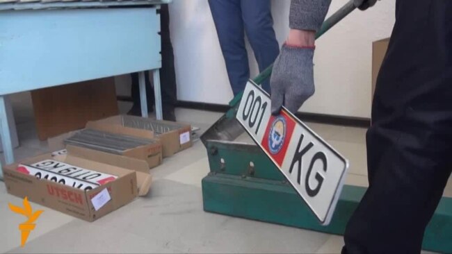 Қирғизистон: Амалдорларга имтиёзлар берувчи "KG" номерлар йўқ қилинди