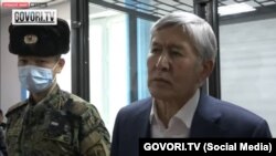 Алмазбек Атамбаев в зале суда. 2020 год.