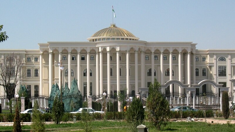В Таджикистане судисполнители переходят под 