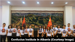 Ceremonia e ndarjes së bursave nga Instituti Konfuci në Shqipëri, më 2017.
