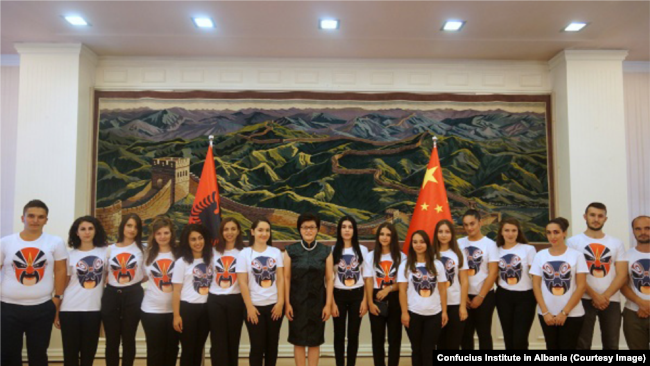 Ceremonia e ndarjes së bursave nga Instituti Konfuci në Shqipëri, më 2017.