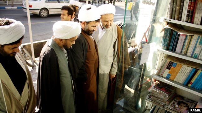 قم یکی از مراکز اصلی چاپ کتاب در ایران است که اغلب کتاب‌های مذهبی در این شهر منتشر می‌شود