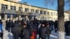 В Караганде сотни людей требовали объяснений властей в связи с убийством в ресторане