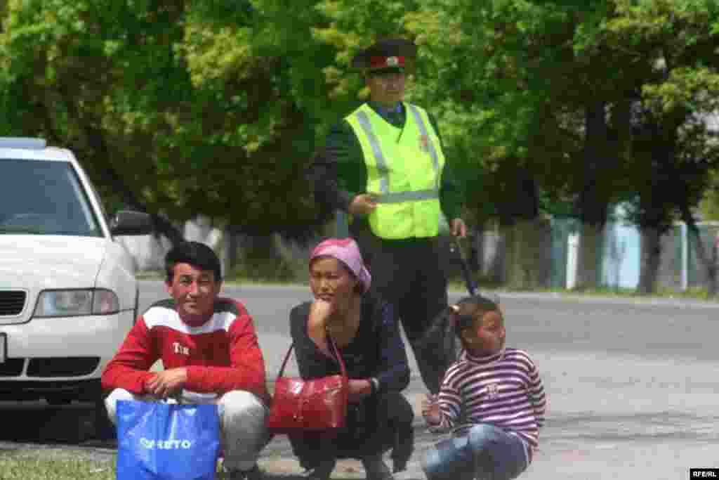 Kyrgyzstan -- Kyrgyz Lawmakers to Discuss the Cause of the Inter-Ethnic Tensions in the Town of Petrovka,30april2009