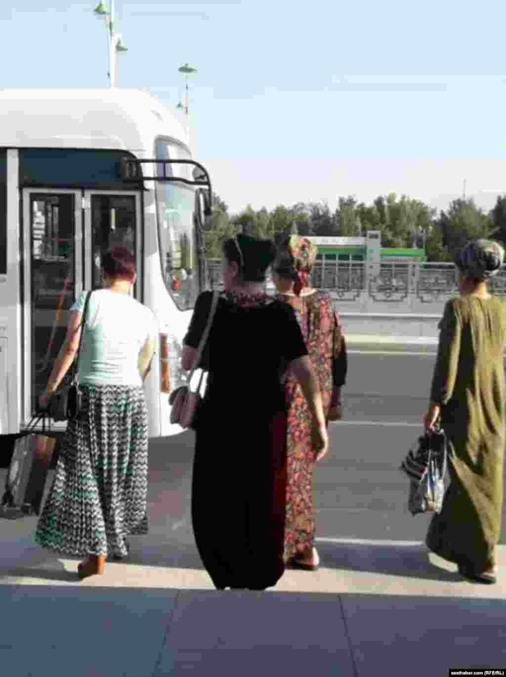 Автобус является единственным видом общественного транспорта в столице Туркменистана &nbsp;
