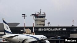 Самолет Boeing 777 авиакомпании EL AL в международном аэропорту имени Бен-Гуриона недалеко от Тель-Авива