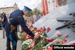 Міністар Ігар Шуневіч у форме НКВД