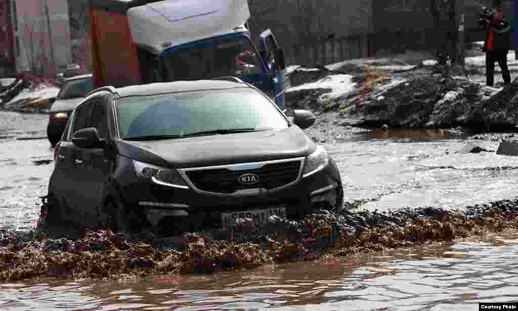 A motorist negotiates spring flooding in Kazan, the capital of Tatarstan.