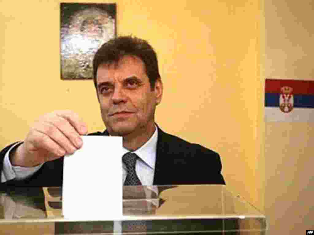 Премьер-министр Сербии Воислав Костуница на избирательном участке. Первый тур выборов. Белград. 20 января 2008