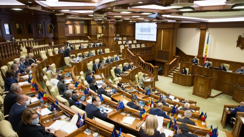Parlamentul a votat declarația PSRM privind uzurparea puterii de către CC