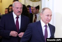 Беларусь президенті Александр Лукашенко (сол жақта) мен Ресей президенті Владимир Путин. Санкт-Петербург, Ресей, 20 желтоқсан 2019 жыл.