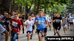День молодежи в Крыму: праздничный марафон и деревянная карта России (фоторепортаж)