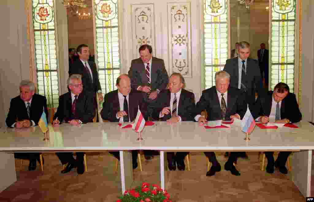 On December 8, 1991, Ukrainian President Kravchuk (second from left), Belarusian Supreme Soviet Chairman Stanislav Shushkevich (third from left), and Russian President Boris Yeltsin (second from right) signed a declaration that &quot;the Soviet Union as a geopolitical reality [and] a subject of international law has ceased to exist.&quot;&nbsp;