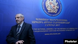 Armenia - A representative of the Tsarukian Bloc submits election participation documents to the Central Election Commission in Yerevan, 16Feb2017.