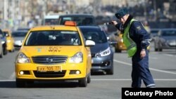 На улице в Москве. 