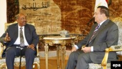حسنی مبارک و عمرالبشیر روز چهارشنبه ۲۵ مارس در قاهره