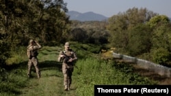 Grănicerii ucraineni la frontiera cu România, în zona orașului ucrainean Teacev, în septembrie 2023.
