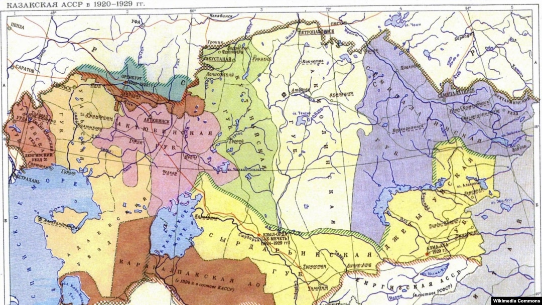 Ағасы мен әпкесі үйде жыныстық қатынасқа түсуде